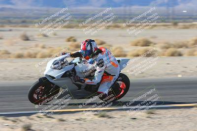 media/Jan-10-2025-CVMA Friday Practice (Fri) [[489e0da257]]/Group 4 and Trackday/Session 2 (Turn 4 Inside)/